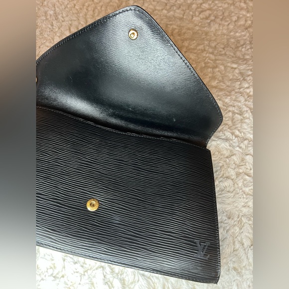 Authentic Louis Vuitton Black Leather Epi Art Deco Clutch - Picture 6 of 9